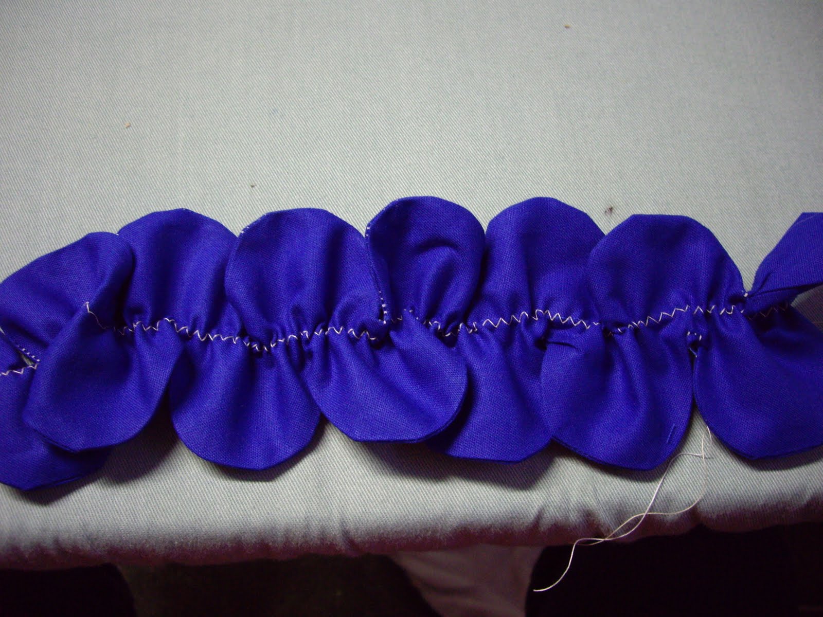 Material Girls Quilts: gathered ric rac tutorial