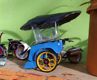 Salut Dengan Anak Ini Berkreasi Dengan Kaleng-Kaleng Bekas