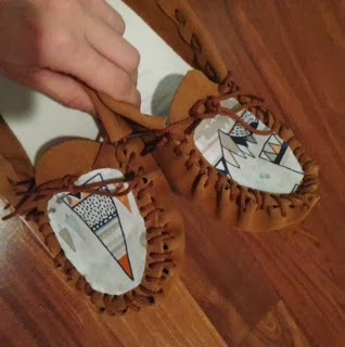 To D.I.Y. For Daily: DIY Moccasins!