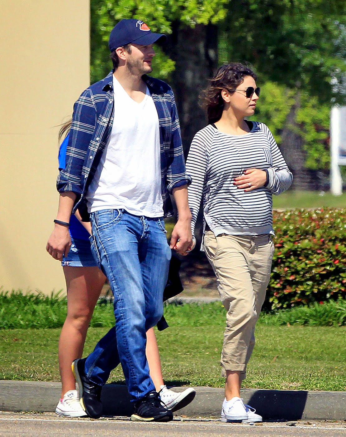 милы кунис и эштон катчер