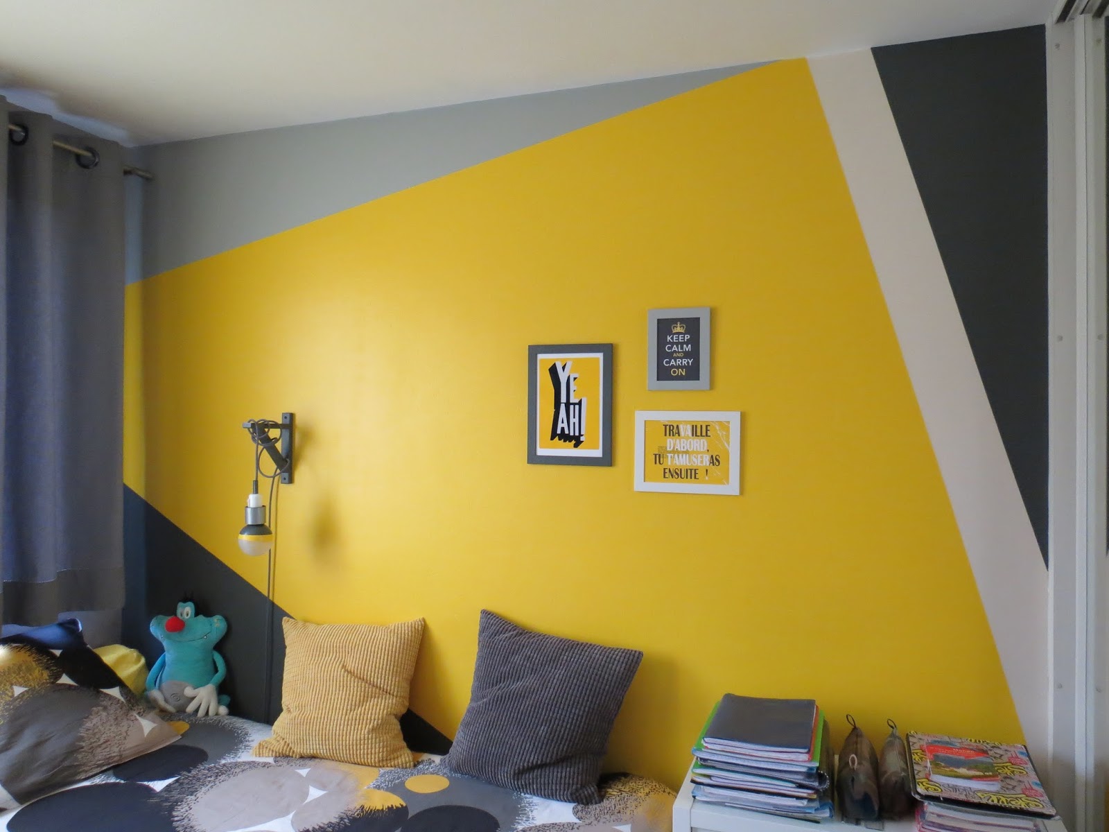 RECREATIONS Nouvelle chambre, en jaune et gris...