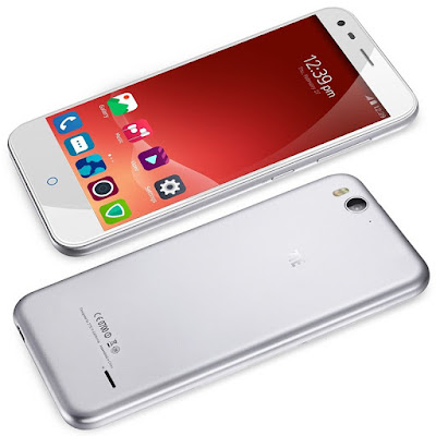 Spesifikasi ZTE Blade S6 Plus Spesifikasi ZTE Blade S6 Plus Phablet ZTE Blade S6 Plus pertama kali diperkenalkan pada ajang Mobile World Congress 2015 di Barcelona bersamaan dengan versi 5 incinya yakni ZTE Blade S6, yang mana telah meluncur pada bulan Januari tahun 2015 lalu. Sama dengan Blade S6, phablet Blade S6 plus ini membawa chipset Snapdragon 615 octa-core dari Qualcomm® dan prosesor Adreno 405 image. ZTE Blade S6 Plus bekerja pada sistem Android Lollipop 5.0 dengan antarmuka milik ZTE sendiri yang bisa disesuaikan yaitu MiFavor 3.0. Phablet ZTE Blade S6 plus ini unggulkan layar HD JDI yang lebih besar dengan teknologi In-Cell guna mendukung kualitas gambar yang lebih baik dan berwarna. Phablet ini juga dilengkapi kapasitas baterai 2400 mAh . Berbeda dari versi sebelumnya, phablet ZTE Blade S6 Plus ini memiliki fungsi inovatif yang memungkinkan perangkat digunakan sebagai remote control infra-red. Phablet ZTE Blade S6 kompatibel semua merek perabotan rumah tangga dan elektronik terkemuka. Fungsi ini memungkinkan phablet untuk bisa mengontrol TV, set-top box, AC, kamera DSLR, dan perabotan lainnya. Sangat mudah untuk digunakan sehingga tak memerlukan perangkat remote control yang berbeda untuk beberapa perabotan tersebut. Kelebihan Belum Tersedia Kekurangan Belum Tersedia Spesifikasi CPU : O
