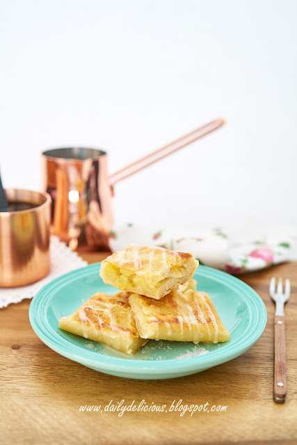 dailydelicious: Thai Banana Roti: Sweeten you day with sweet dessert!
