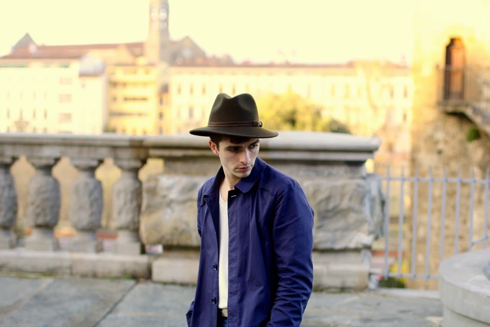 BLOG-MODE-HOMME_THE-KOOPLES-Coat_UNIQLO-Sweater_ASOS-CHINO_CELINE-Shoes_FEDORA-Hat_Oliver-Peoples-Sunglasses_PARIS-MENSFASHION