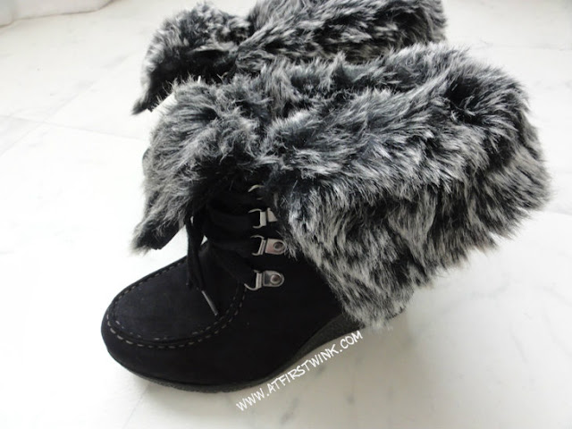 Black boots with grey fur