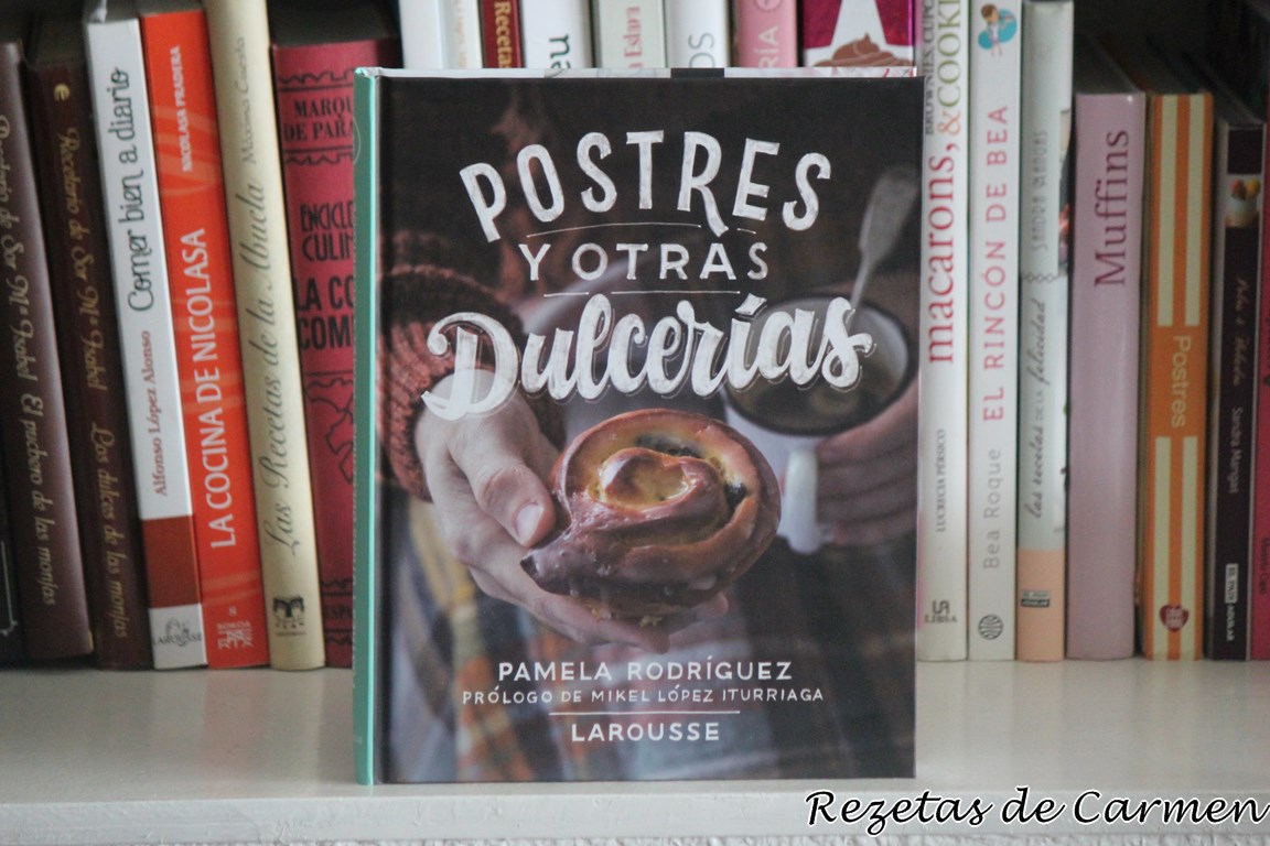 Postr Y Tortas Dulc En Un Vitrine De Un Caf? Foto De Archivo