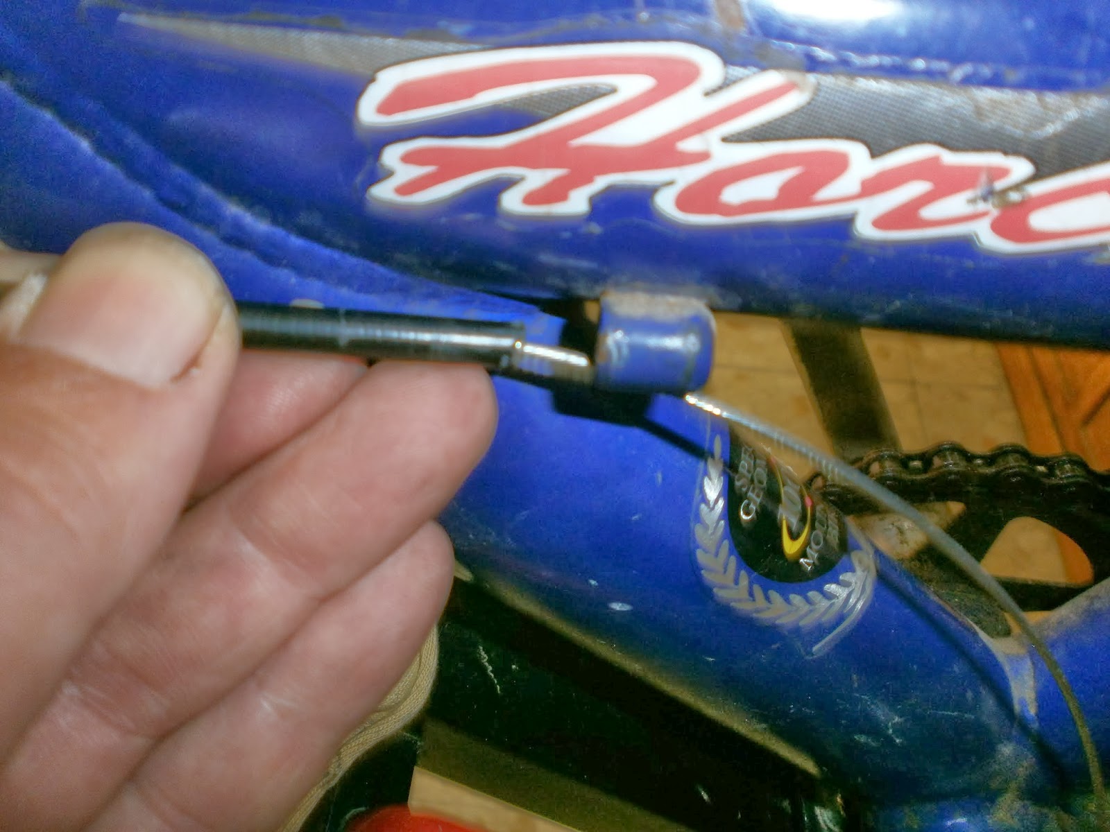 elTallerdeCarlos Poner a punto bici. cambiar cables y fundas de bici. Cómo cortar fundas de