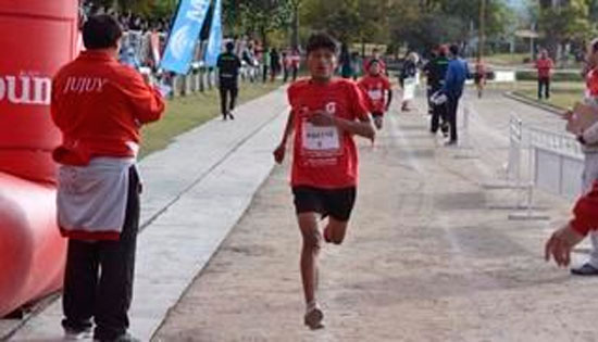 Isaías Choque de Villazón fue tan veloz como un Chasqui en los 4km en Maratón de Jujuy