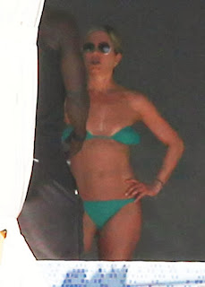 English: Jennifer Aniston Courteney Cox Bikini 2014 Mexico
