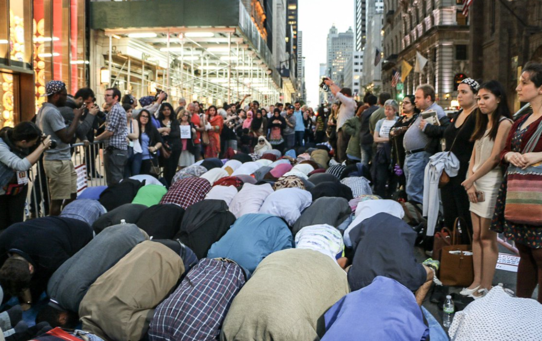 Muslims Take Over New York Street Start Praying In Front Of Trump
