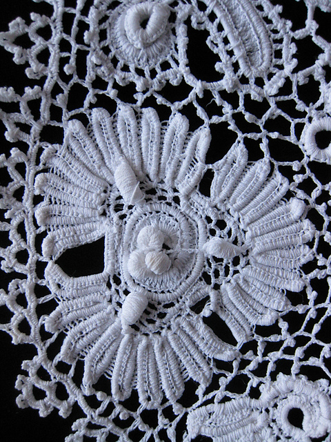 Irish Crochet Together: Antique of the Week--Doily No.3