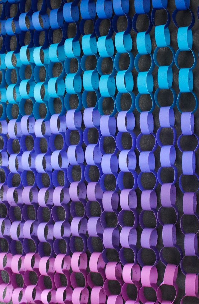 Make gorgeous modern paper wall art with simple paper chains! #paperchains #ombreart #astrobrights Make gorgeous modern paper wall art with simple paper chains! #paperchains #ombreart #astrobrights