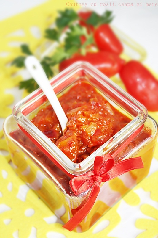 Chutney cu rosii,ceapa si mere