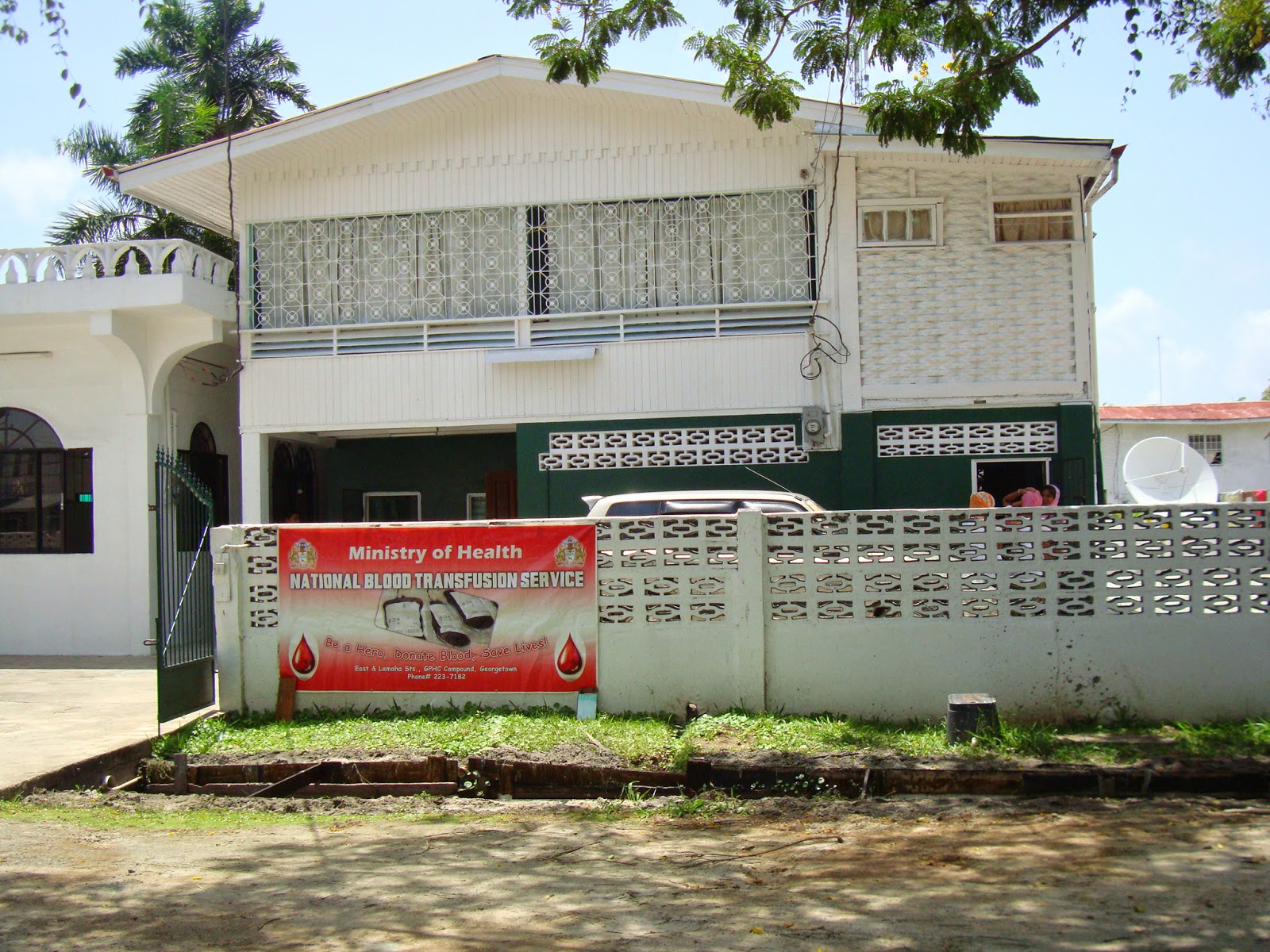 AHMADIYYA MOSQUE Baitun Noor and Mission House Queenstown Guyana