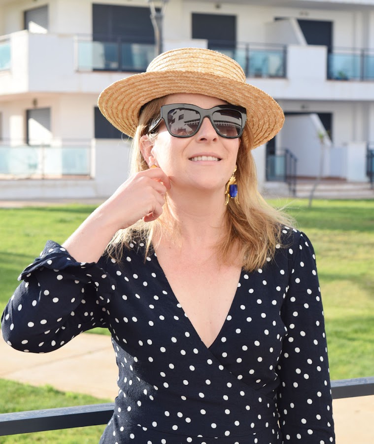 Lunares, capazo y sombrero