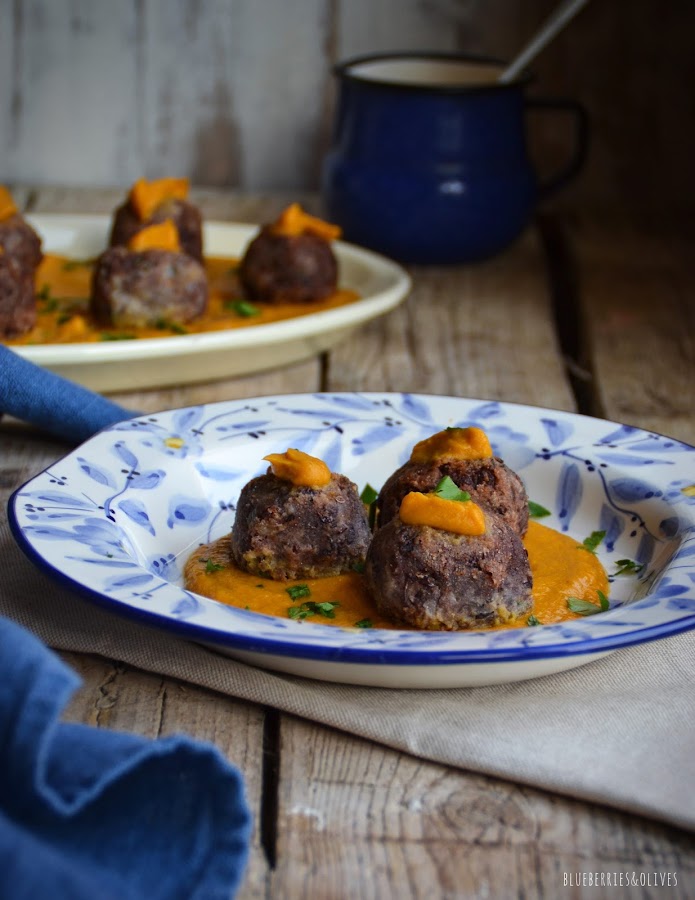 ALBÓNDIGAS DE AZUKI EN SALSA DE ZANAHORIA Y COMINO (SG, VEG, SL)