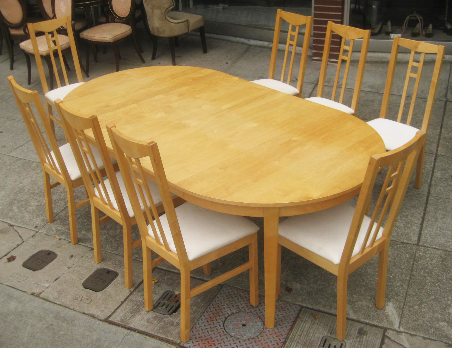 UHURU FURNITURE & COLLECTIBLES SOLD Blonde Table, 2 Leaves and 8