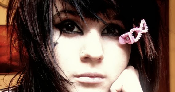 Emo Fashion Head To Toe Emo Hairstyles For Girls Get An Edgy
