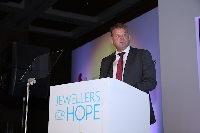 GJEPC’s CSR initiative ‘Jewellers for Hope’ charity dinner presented in association with De Beers donates Rs 1 crore for education & empowering girl child and supporting the needy children GJEPC’s CSR initiative ‘Jewellers for Hope’ charity dinner presented in association with De Beers donates Rs 1 crore for education & empowering girl child and supporting the needy children