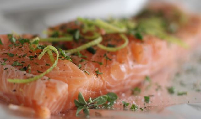 Küstenküche: Gegrillter Lachs in Alufolie