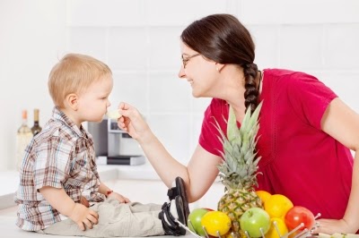 Kids Eating Memberi Makan Anak