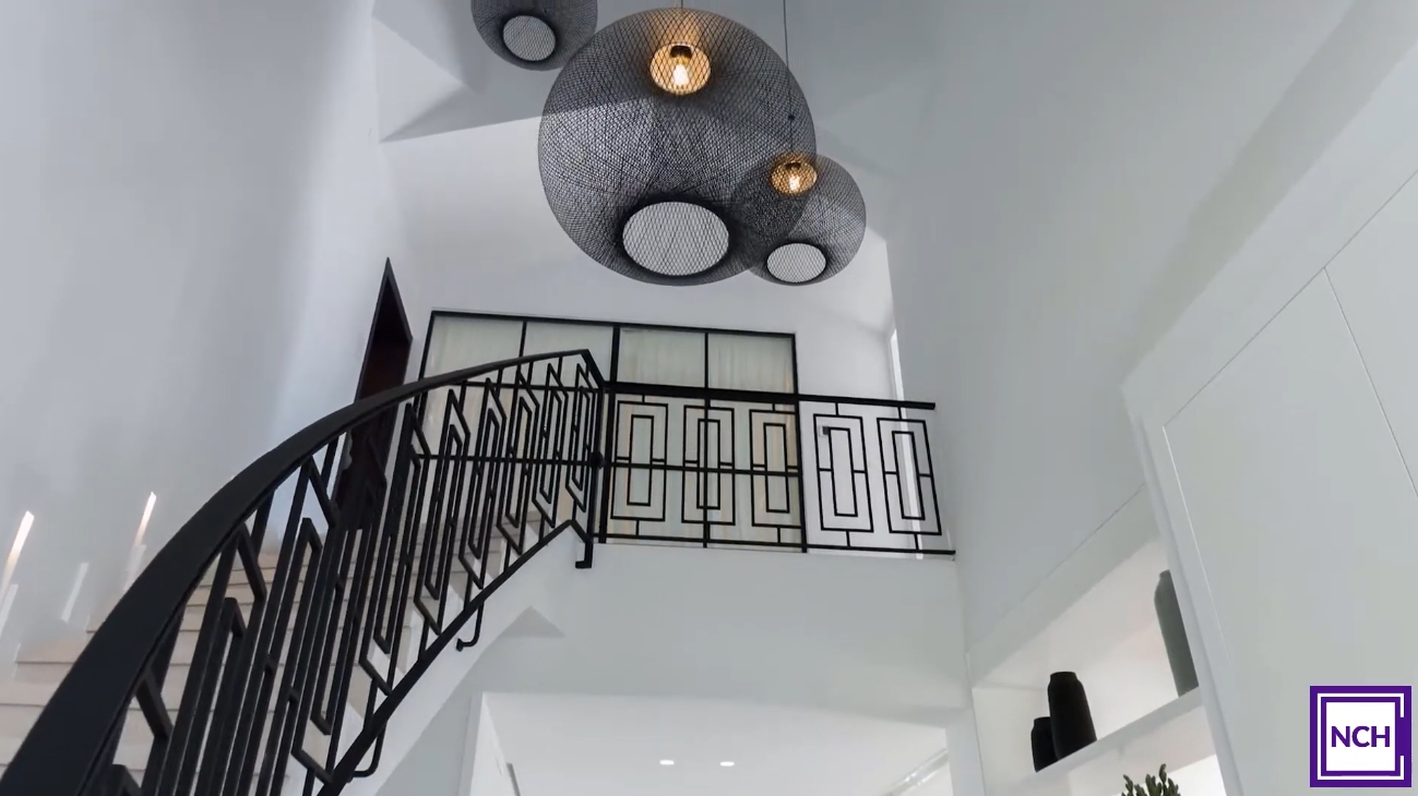 26 Photos vs. Contemporary Elegant Villa in Nueva Andalucía, Marbella - Luxury Home & Interior Design Tour 26 Photos vs. Contemporary Elegant Villa in Nueva Andalucía, Marbella - Luxury Home & Interior Design Tour