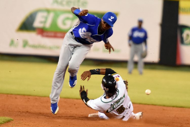 Estrellas Orientales blanquearon a los Tigres del Licey Estrellas Orientales blanquearon a los Tigres del Licey
