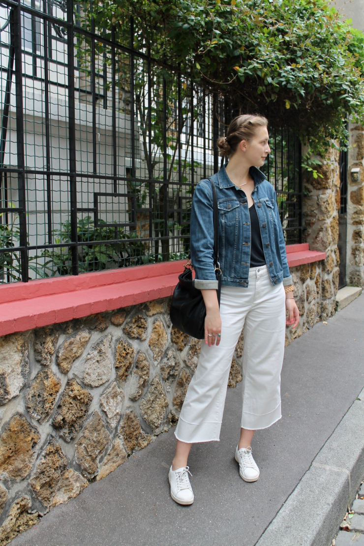 jean jacket, white cropped bootcut jeans and white trainers #ootd #fashion