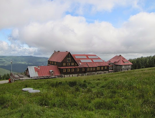 Schronisko PTTK na Hali Szrenickiej (1195 m n.p.m.). Schronisko PTTK na Hali Szrenickiej (1195 m n.p.m.).