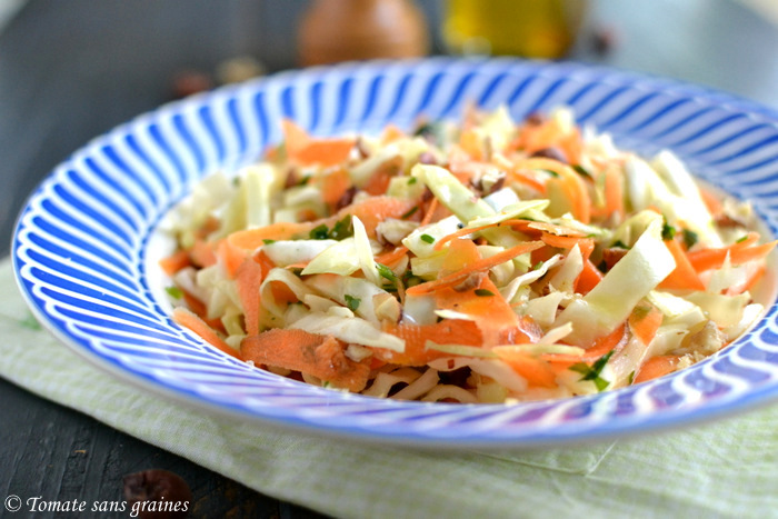 Salade de chou pommé, carottes et noisettes, huile d'olive citronnée