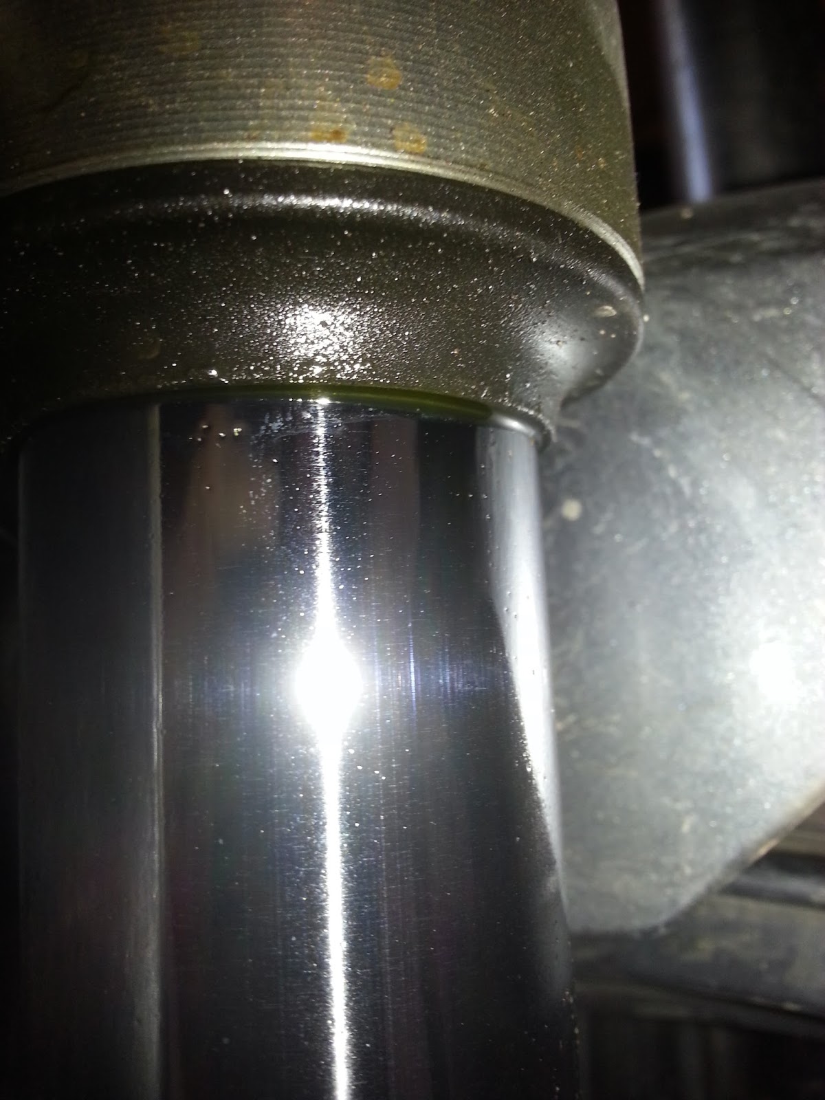 Ride Reports and Other Drivel The Versys fork seals are leaking