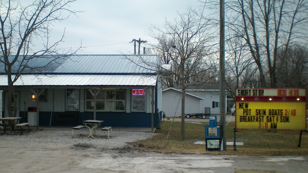 Des Loines Short Stop in New London