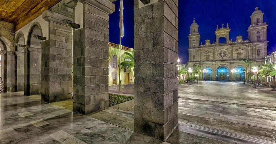 VEGUETA CASCO HISTORICO AZUL EN LA PLAZA MAYOR DE SANTA ANA VEGUETA CASCO HISTORICO AZUL EN LA PLAZA MAYOR DE SANTA ANA