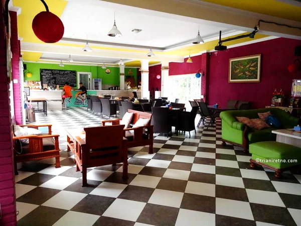 Kafe Kolam Renang Oma Opa Bandung Timur