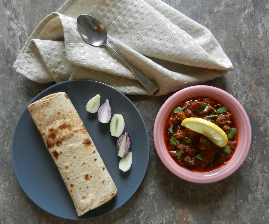 Sizzling Indian Recipes..... Spicy Home style Indian chicken curry for