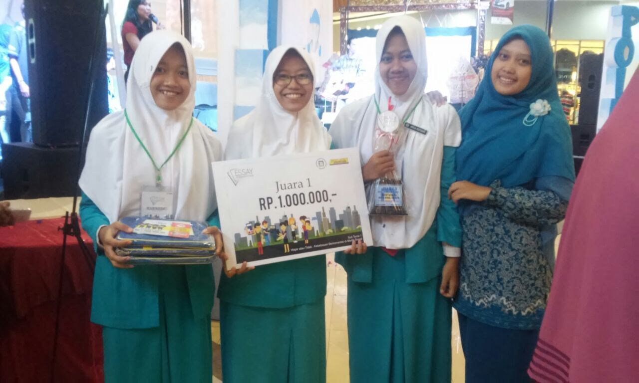 Kritis, Berkarakter, dan Berprestasi