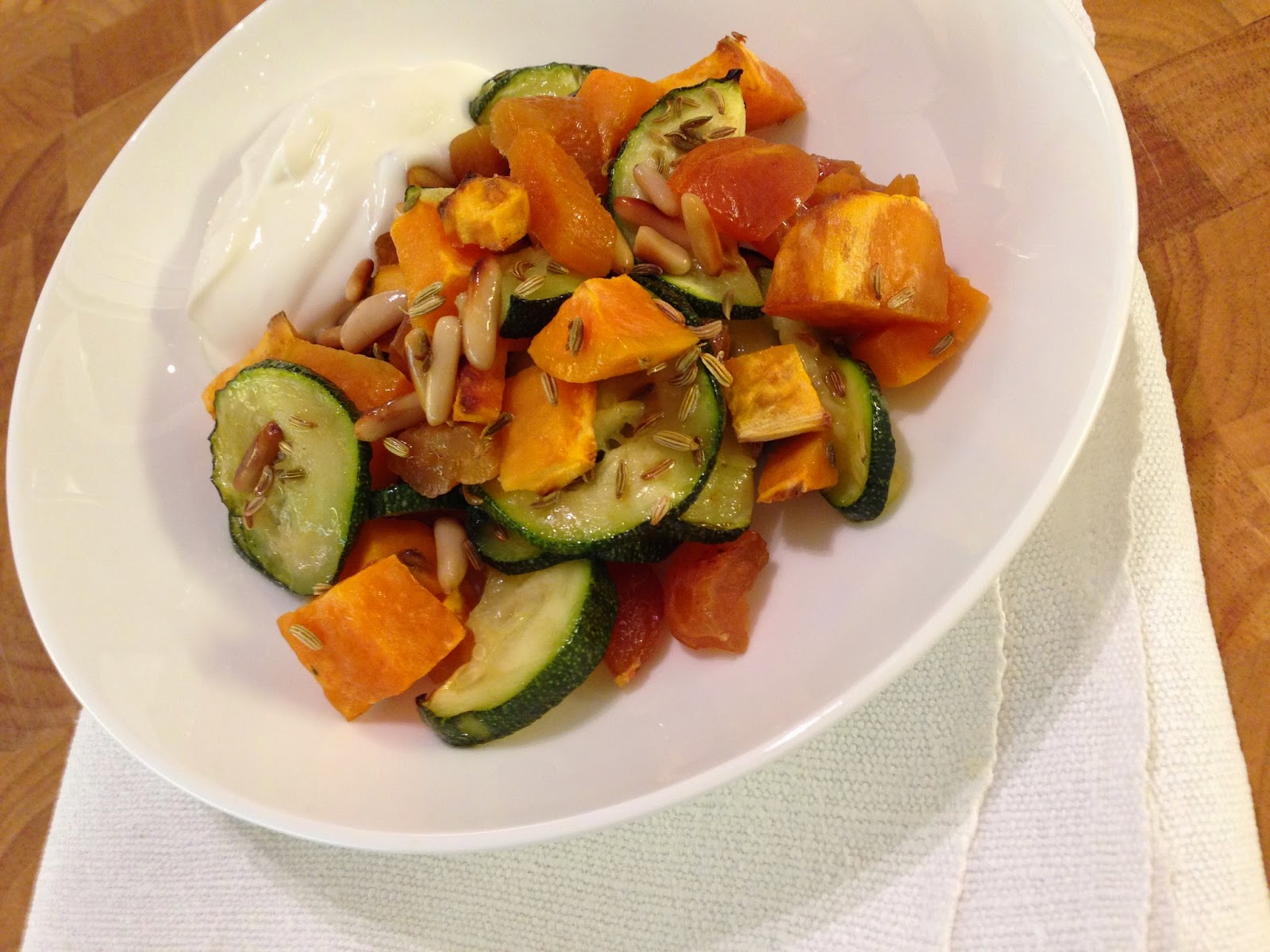 Maexies Bistro: Zucchini-Süßkartoffel-Aprikosen Gemüse mit Limettenquark