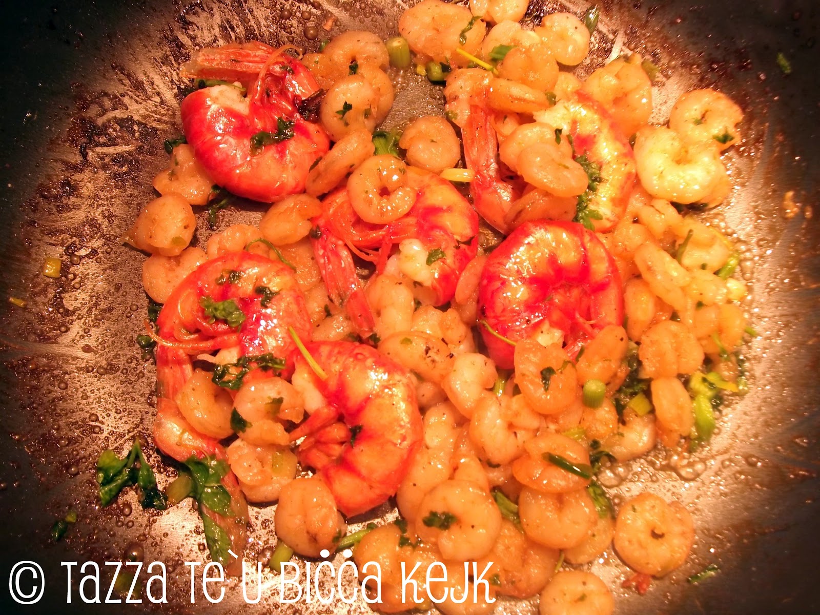 tazza te`u biċċa kejk Sticky Sweet & Spicy Shrimp