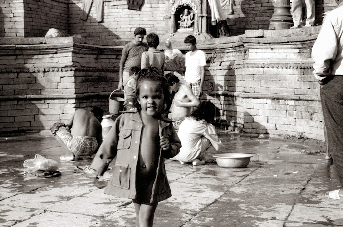 Népal, Katmandou, fontaine Bhimsen, © L. Gigout, 1990