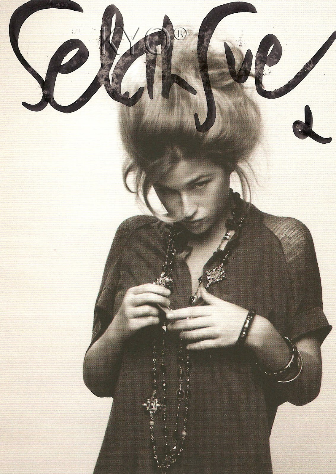 Chris Autographs Selah Sue