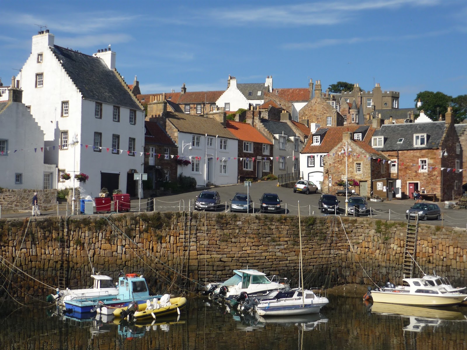 Encasillando The Lobster Hut + Crail Harbour Gallery