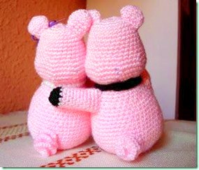amigurumi pigs hugging crochet pattern