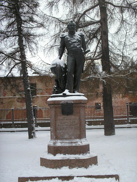 Monument_admiral_Bellinsgauzeny.jpg