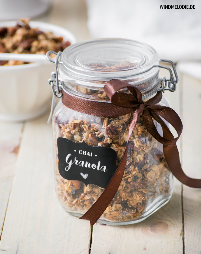 Chai Granola Knuspermüsli DIY Geschenkidee im Glas Chai Granola Knuspermüsli DIY Geschenkidee im Glas