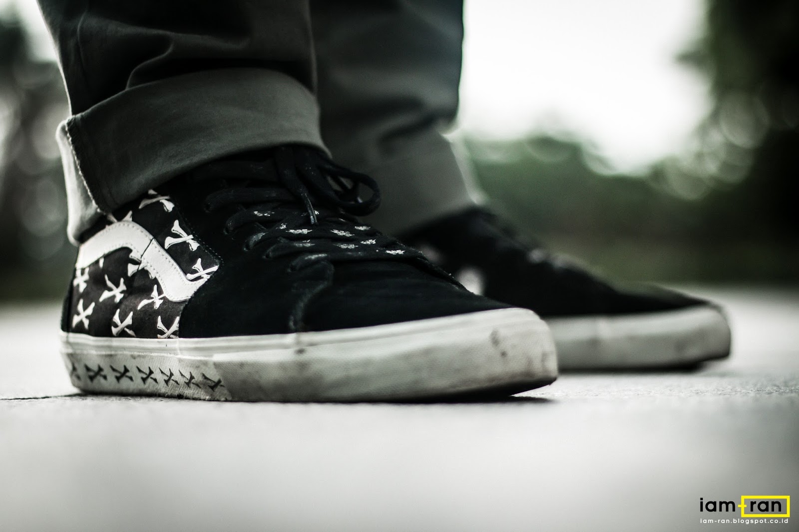 skate high vans on feet