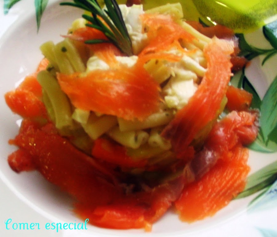 http://comerespecial.blogspot.com.es/2013/03/timbal-de-pasta-con-salmon-verduras-y.html