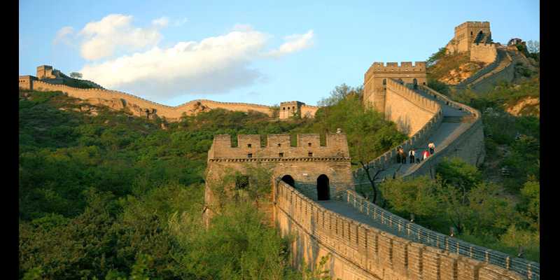 Kegiatan Paling Menyenangkan Saat Berlibur Ala Bule - Tembok Besar di Cina