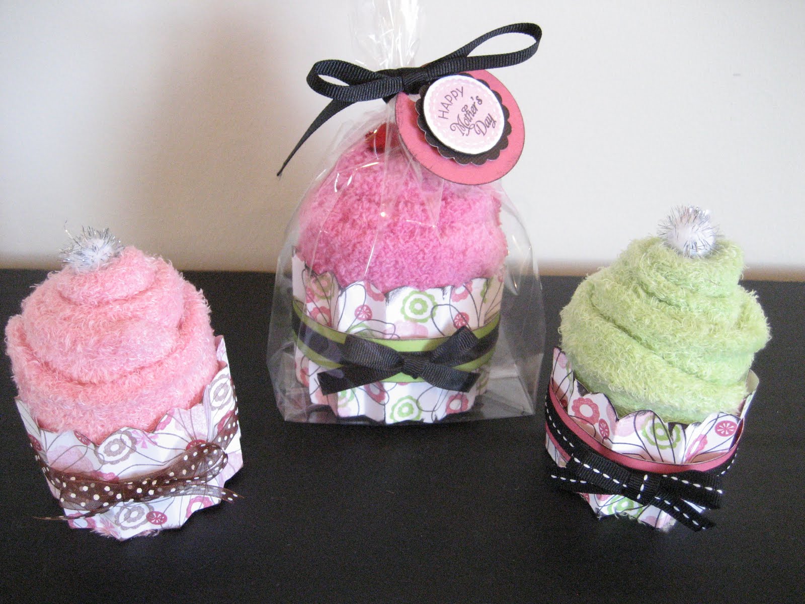 Food, Crafts, and More!: Fuzzy Sock Cupcakes!