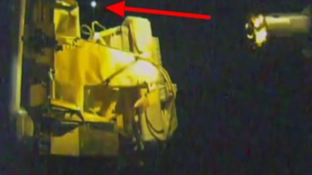 UFO-at-the-ISS-moving-around-been-filmed-by-NASA