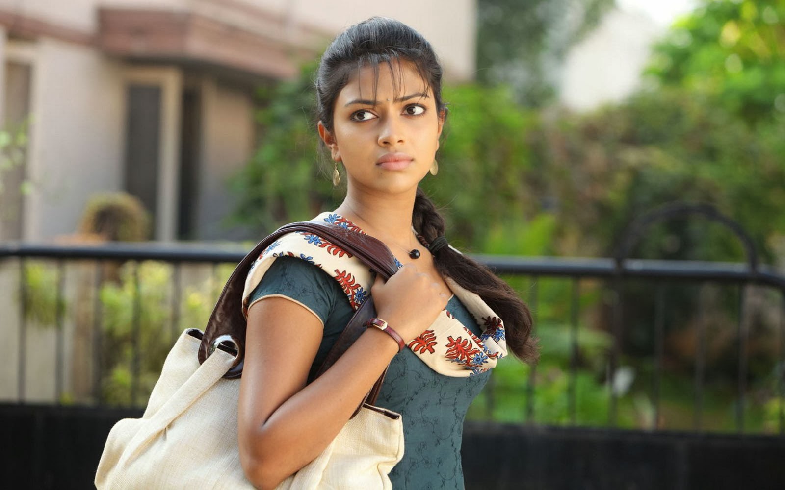 Amala Paul Wallpapers.